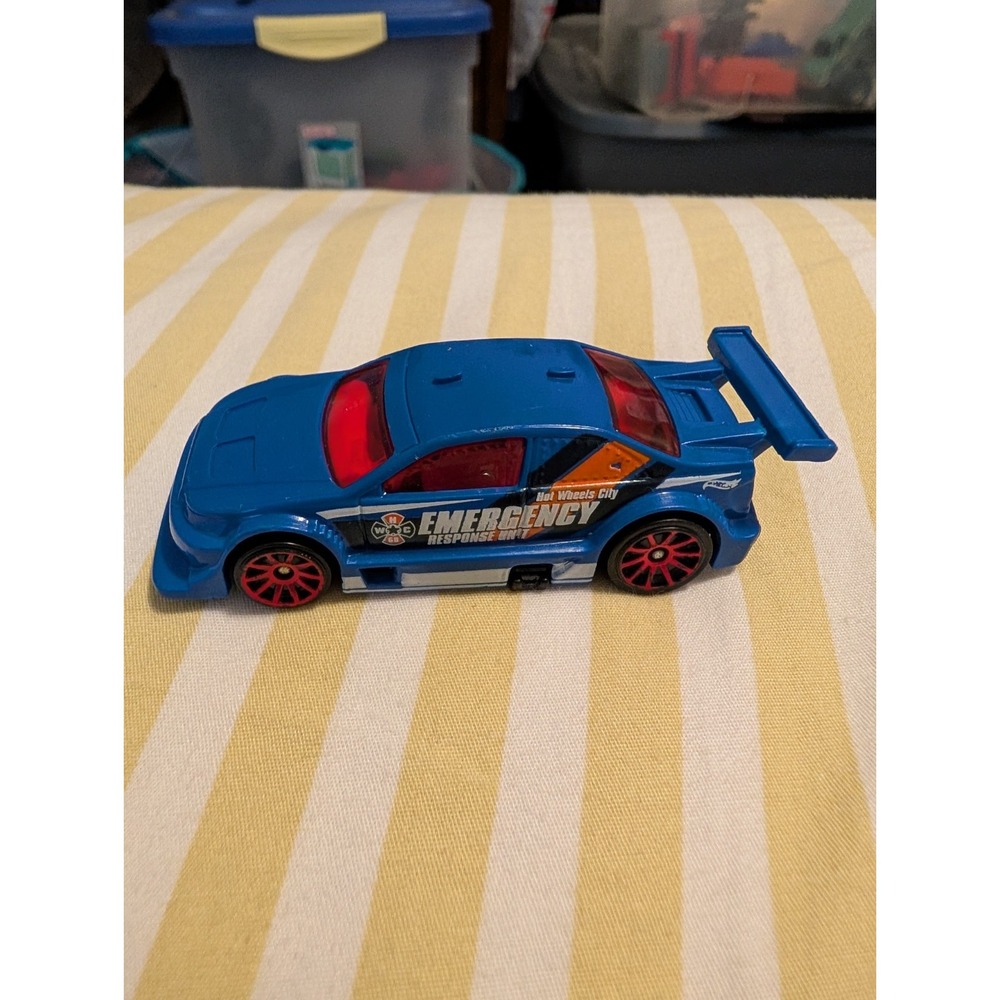 Vintage 2013 Hot Wheels Emergency Response Unit Rare Red Window Blue Diecast Car